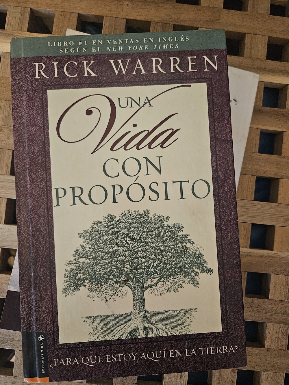 Una Vida Con Propósito by Rick Warren - Cream & Burgundy Cover